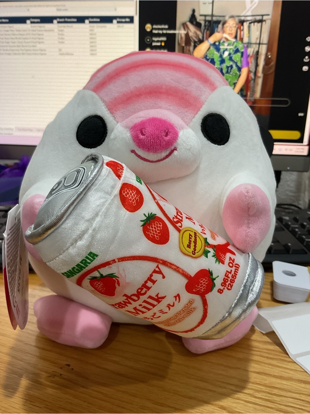 T192 - Snackles Pink Pig Plush w/ Strawberry Milk Can – ZURU NWT